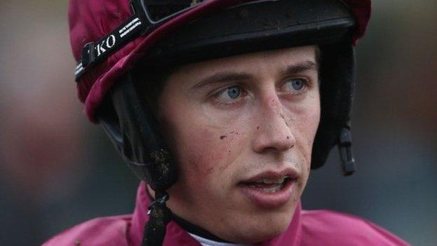 Jockey Cooper fractures pelvis in fall