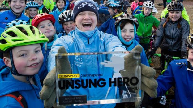 Cycling enthusiast Rachael Halifax wins BBC Unsung Hero award in Scotland - BBC News