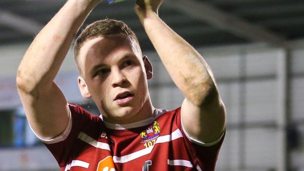 Wigan Warriors: Liam Marshall and Tom Davies sign new contracts