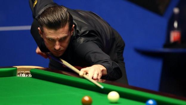 Ruthless Selby seizes lead over Higgins in World Championship final