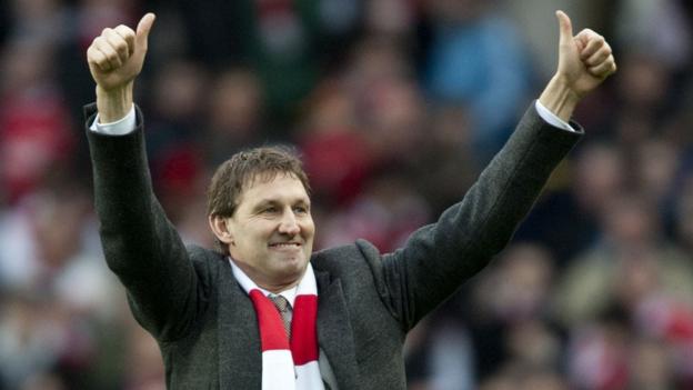 How did Arsenal legend Adams end up managing in La Liga?