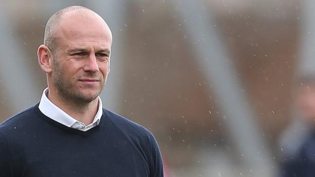 Mansfield Town: Manager Adam Murray bans mobile phones at club