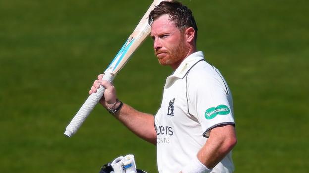 Hampshire hold off Bears to secure draw