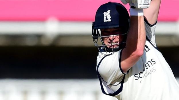 County Championship: Warwickshire edge towards safety as Lancashire falter