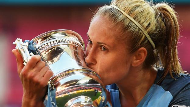 Steph Houghton: England captain signs new Manchester City Women deal