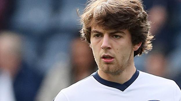 Ben Pearson: Preston North End midfielder signs new deal