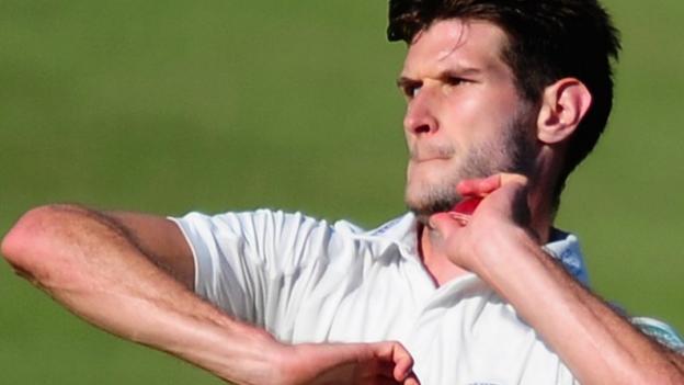David Payne: Gloucestershire seamer extends contract to 2019