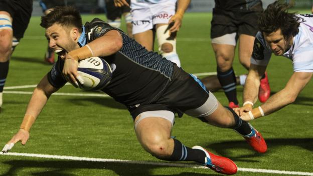 Glasgow Warriors beat Racing 92 to move top of group