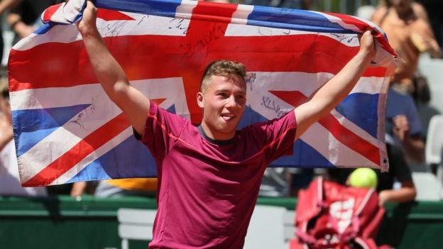 Hewett eyes top four after French Open wheelchair title