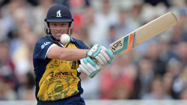 Birmingham Bears: Lack of aggression and batting frailty worries skipper Ian Bell