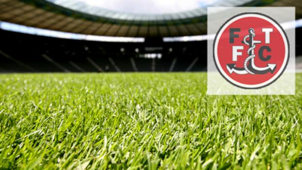 Jordy Hiwula: Fleetwood sign Huddersfield striker on season-long loan
