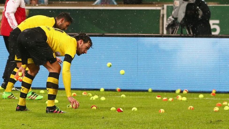 Dortmund fans' tennis ball protest over ticket prices