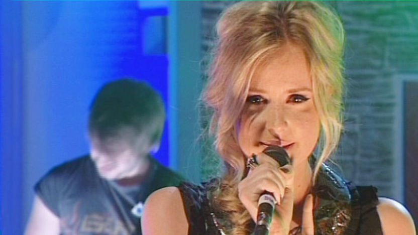 Diana Vickers singing