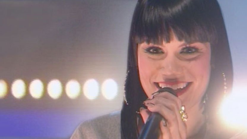 Jessie J Sings