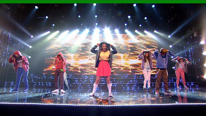 Elevate perform on Sport Relief Does Glee Club