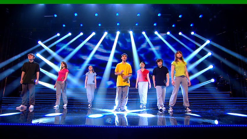 Rawr perform on Sport Relief Does Glee Club