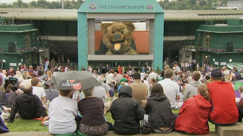 Hacker on Henman Hill.