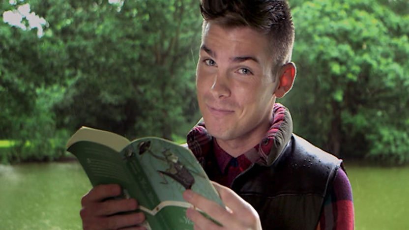 Kieron Richardson reading a book