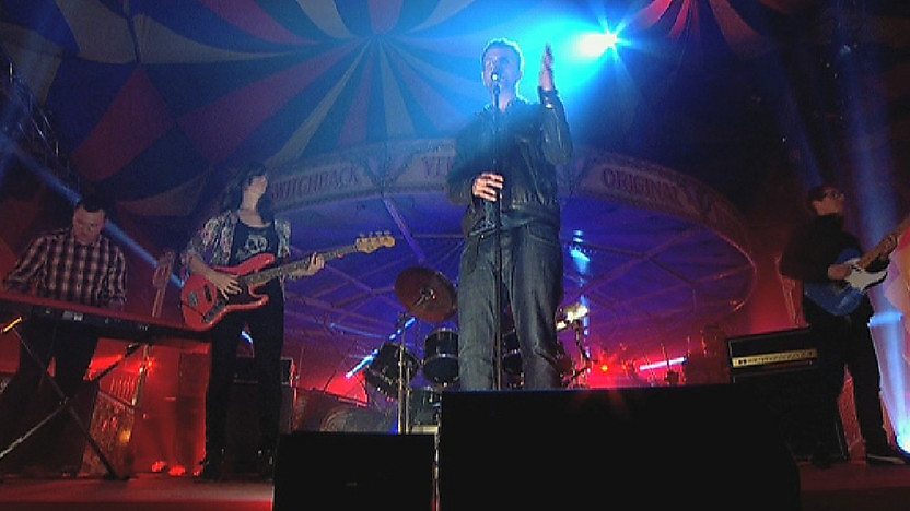 Reverend and the Makers performing