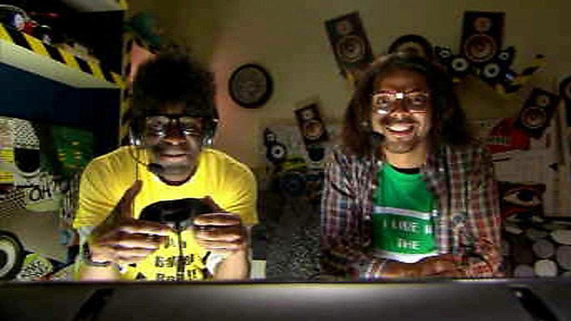 Johnny and Inel as gamer geeks.