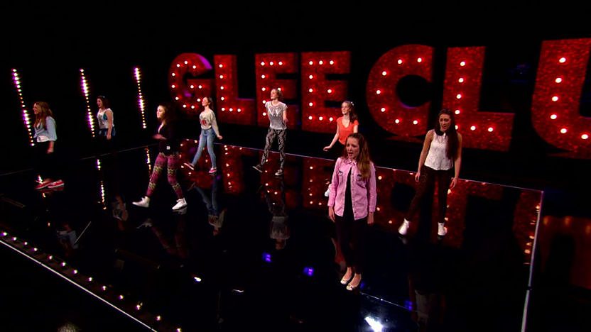 Encore perform on Comic Relief Does Glee Club