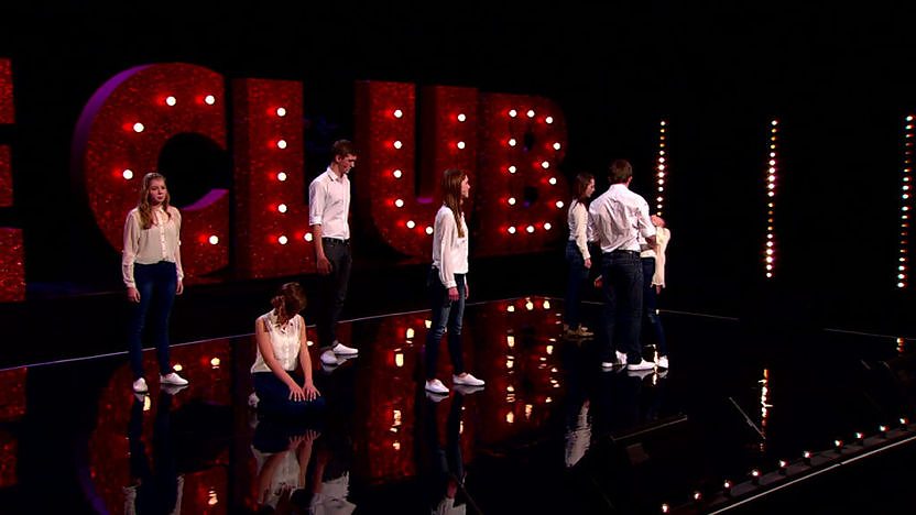 Resonate perform on Comic Relief Does Glee Club