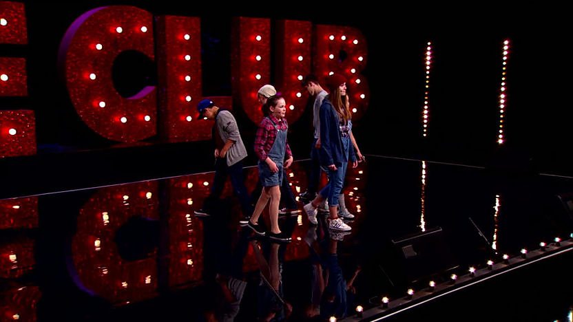String perform on Comic Relief Does Glee Club