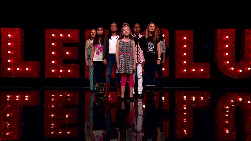 Diva8 perform on Comic Relief Does Glee Club
