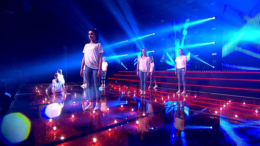 Encore perform on Comic relief Does Glee Club
