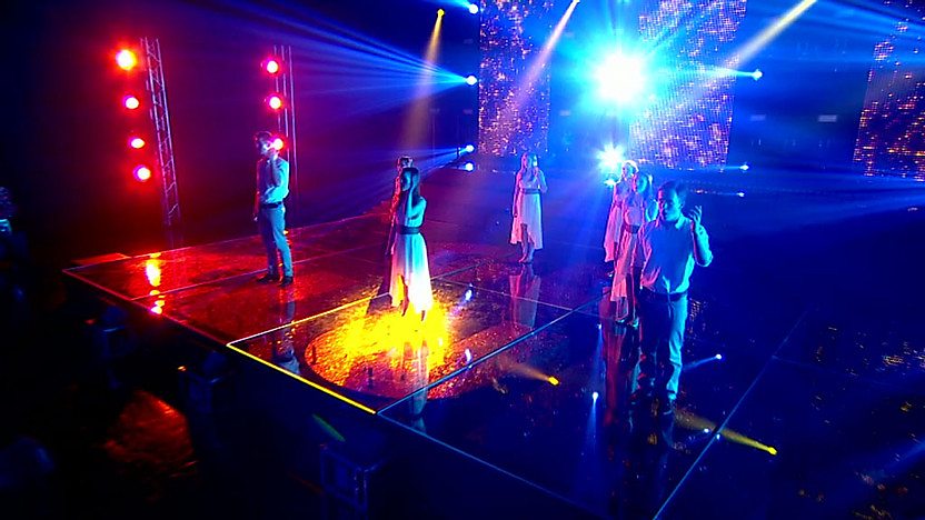Resonate perform on Comic Relief Does Glee Club