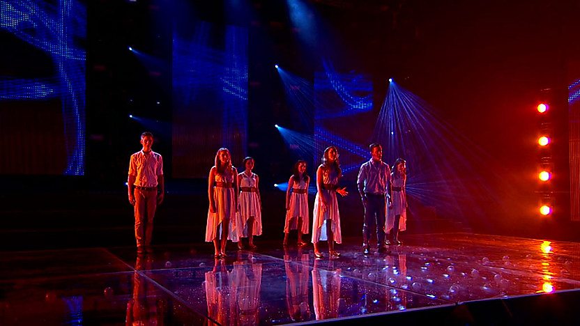Resonate perform on the semi-final of Comic Relief Does Glee Club