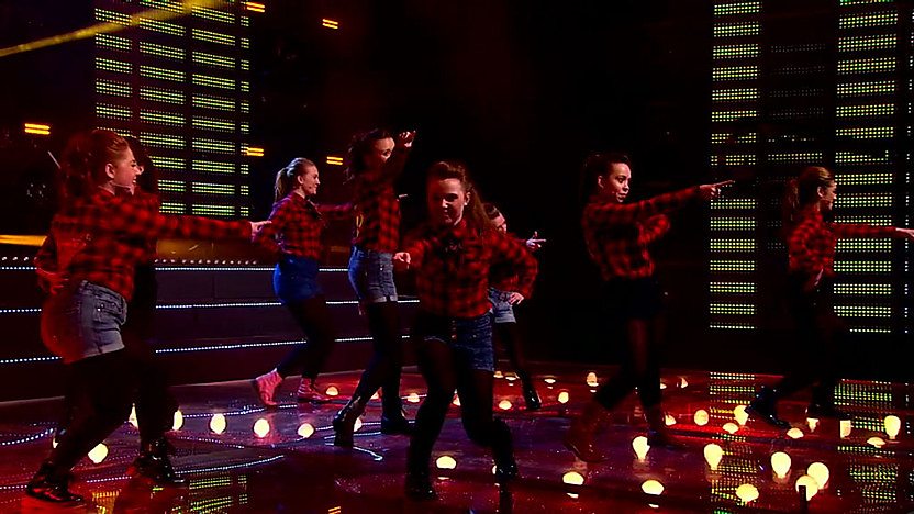 Raveheart in the semi-final of Comic Relief Does Glee Club