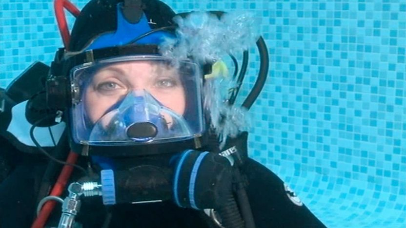 Naomi underwater