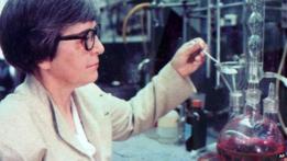 Stephanie Kwolek inventó una fibra cinco veces más resistente que el acero.