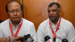 Tony Fernandes (kiri), bos AirAsia