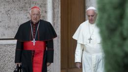 El papa Francisco y el cardenal chileno Ricardo Ezzati en el Vaticano