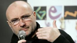 Тысячи подписали петицию против возвращения Коллинза на сцену