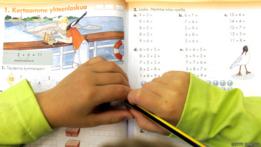 Alumno en una escuela en Finlandia