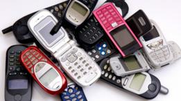 VUELVEN MÓVILES VIEJOS  Adiós a los 'smartphones': vuelven los antiguos  teléfonos de tapa