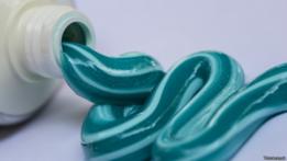 Pasta de dientes con micropartículas