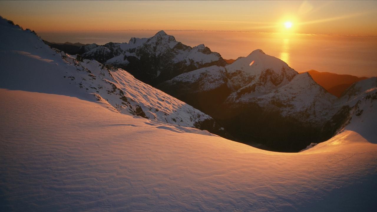 new zealand southern alps sunset (Credit: Annie Griffiths/National Geographic Creative)