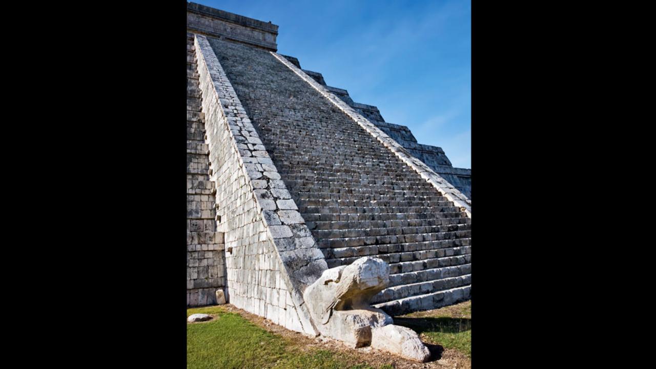 Infinity and beyond (Credit: All images courtesy of Thames & Hudson from The Staircase: The Architecture of Ascent by Oscar Tusquets Blanca, Martine Diot, Adelaïde de Savray, Jérôme Coignard and Jean Dethier.)