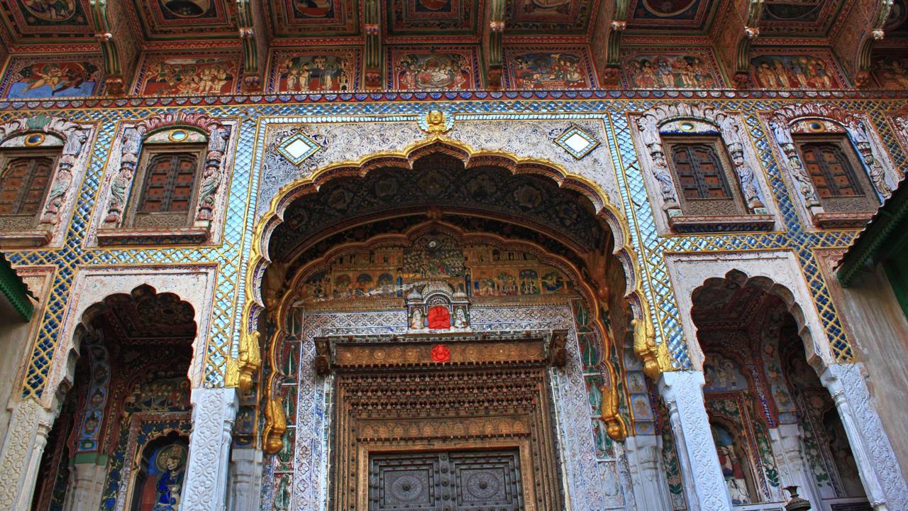 Havelis acted as lavish displays of wealth Havelis acted as lavish displays of wealth
