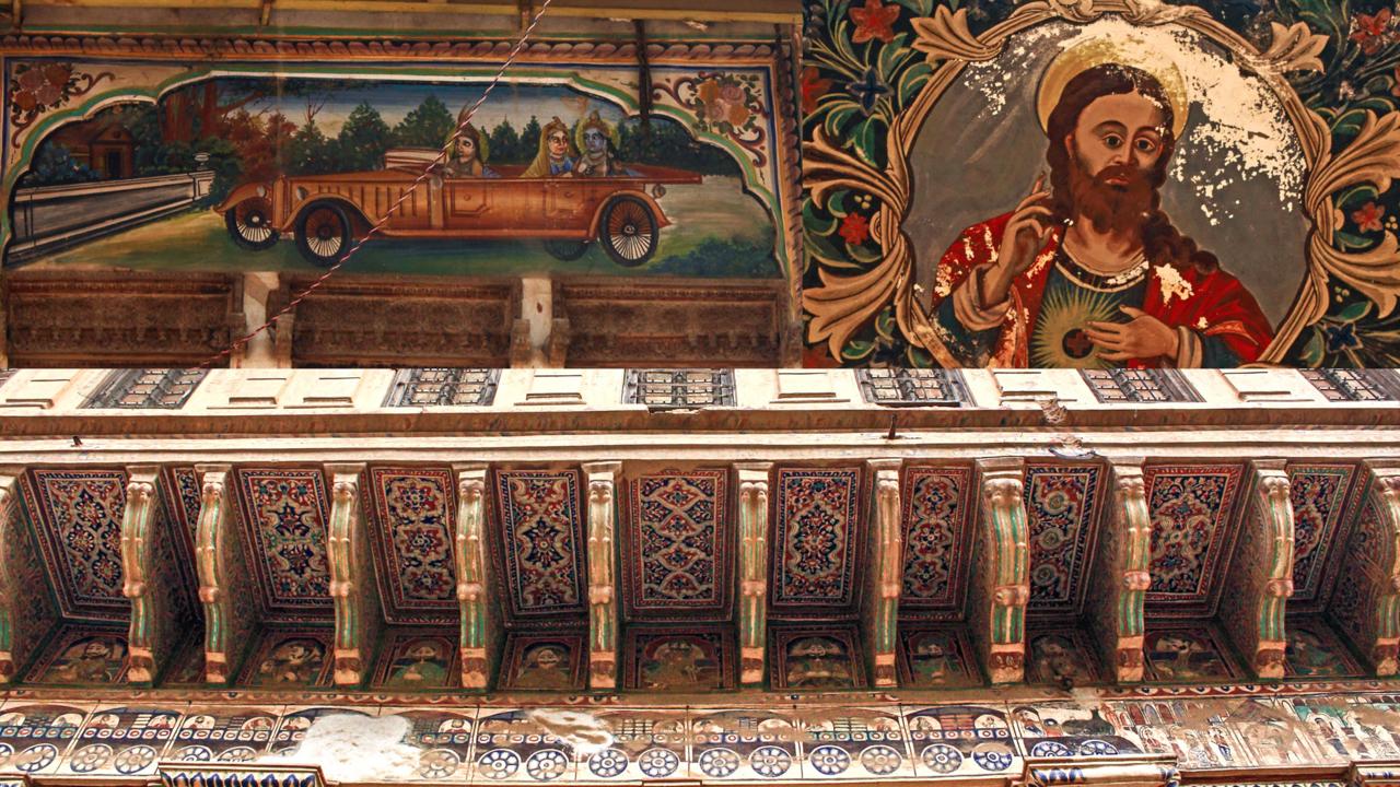 Frescoes in havelis began depicting European influences Frescoes in havelis began depicting European influences