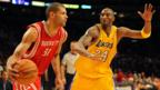 Shane Battier of Houston Rockets, Kobe Bryant of Los Angeles Lakers, 2009.(Getty Images)