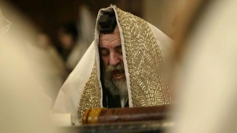 A rabbi reads during Purim festivities (Getty Images)