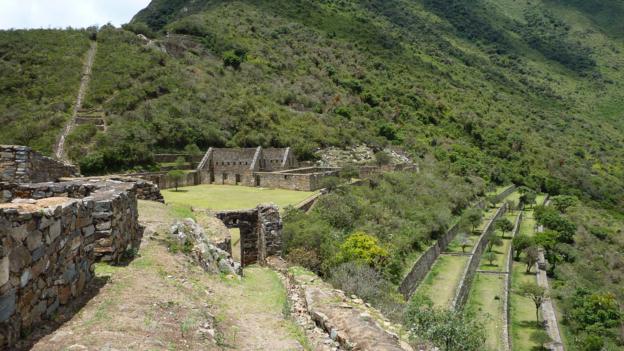 Exploring Choquequirao (Credit: Cynthia Kane) Exploring Choquequirao (Credit: Cynthia Kane)