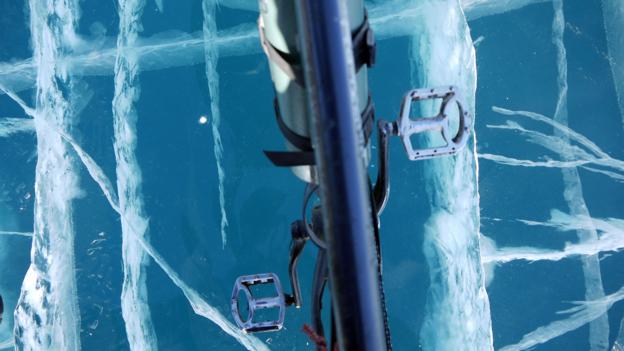 Ice cracking beneath the surface (Credit: Credit: Stephen Fabes) Ice cracking beneath the surface (Credit: Credit: Stephen Fabes)