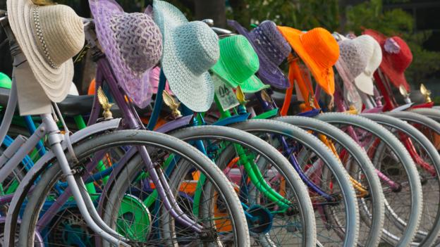Despite weekday traffic, Sundays are reserved for cycling and strolls. (Credit: Alamy)
