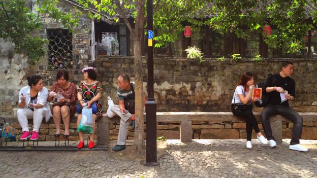 Chinese tourists kick back in Suzhou (Credit: Credit: Eva Rammeloo) Chinese tourists kick back in Suzhou (Credit: Credit: Eva Rammeloo)